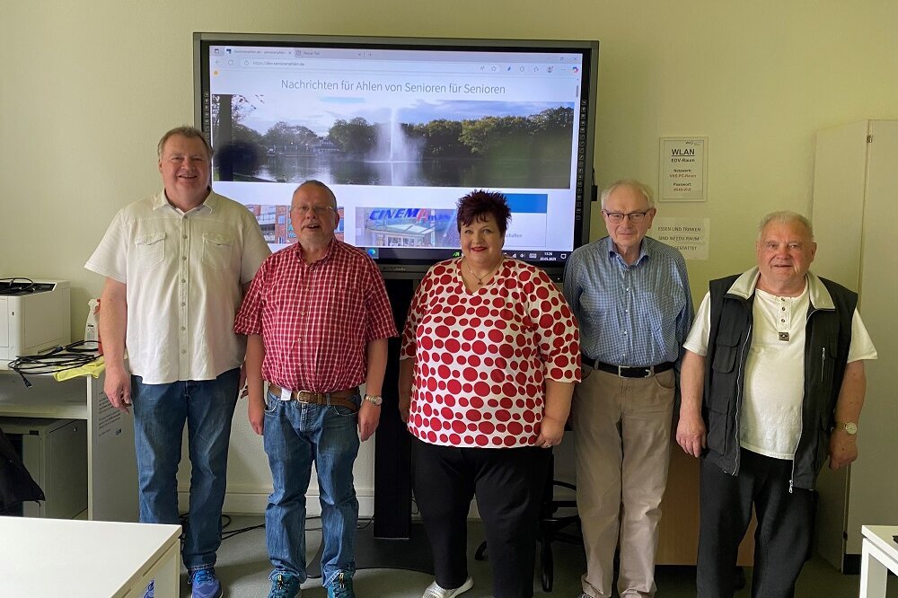 Ahlener Ehrenamt im Advent: Redaktionsteam seniorenahlen.de – von Senioren für Senioren