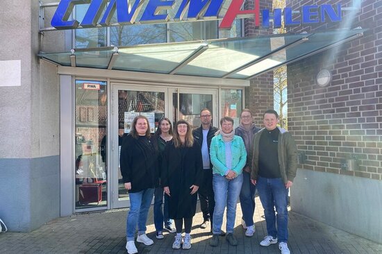 Foto: (v.l.) Miriam Sperl (Büz Schuhfabrik), Sandra Könning (Aidshilfe Ahlen), Katrin Gerndt (Innosozial), Johannes Roling (Familienbildungsstätte Ahlen), Ulla Woltering (Regionalbüro Alter, Pflege und Demenz), Charlotte Hund (Projekt vielfälTIQ) und Simon Büscher (Stadt Ahlen) arbeiten gemeinsam im „Netzwerken für Vielfalt“ 