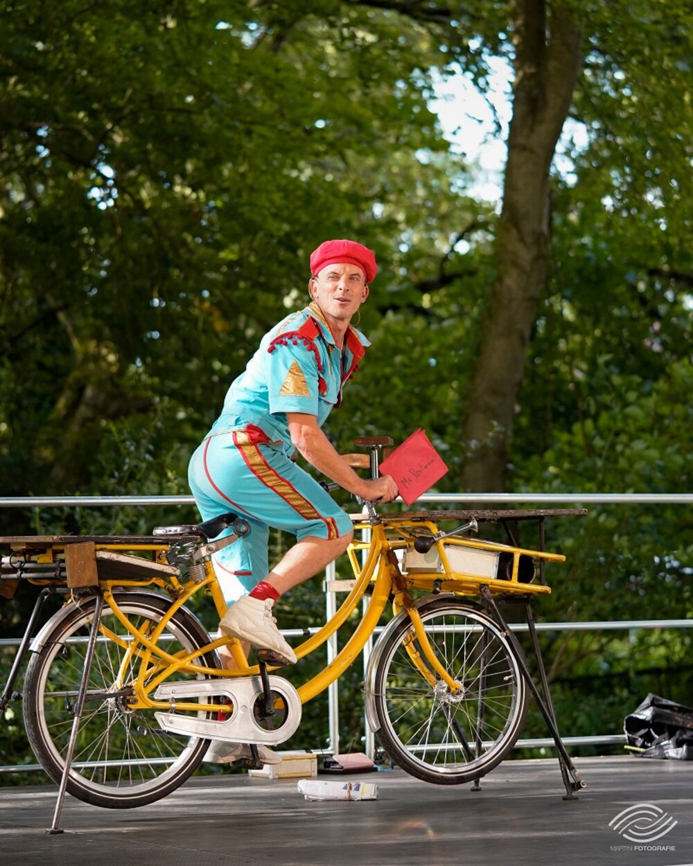 Foto: Felix Ehlert als "Mr Postman"