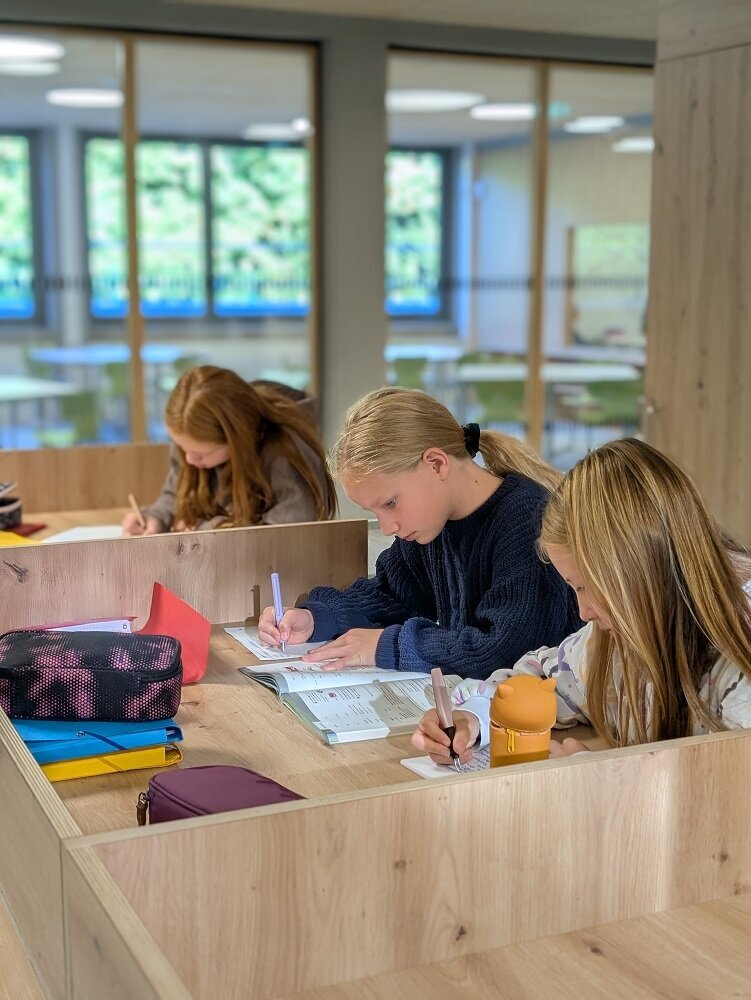 (v.l.) Finnia, Johanna und Tabea Sophie fühlen sich wohl in der TMG