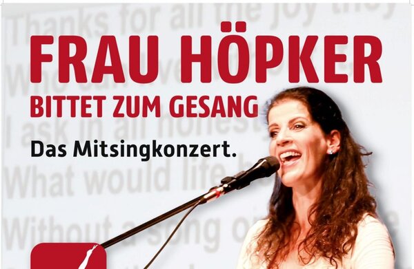 Foto: Frau Höpker bittet zum Gesang