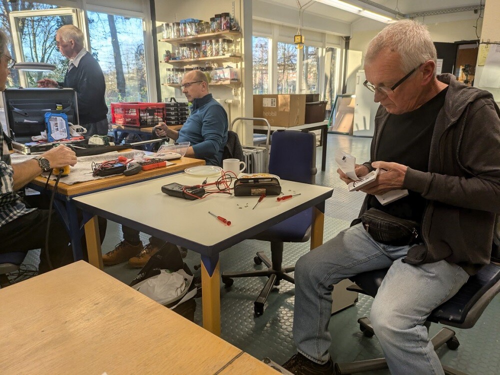 Ehrenamtliche Expertise hilft im Reparatur-Café bei der Lösung kleinerer und größerer Fehlfunktionen und Beschädigungen.