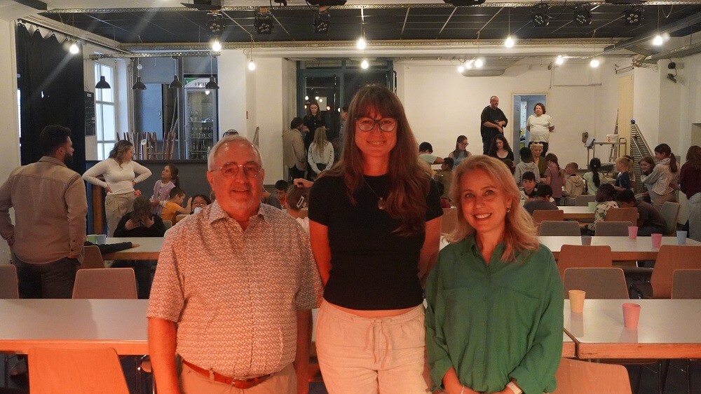 (v.l.) Ralf Marciniak mit Projektleiterin Agnieszka Bednorz und Koordinatorin Ergül Öksüz