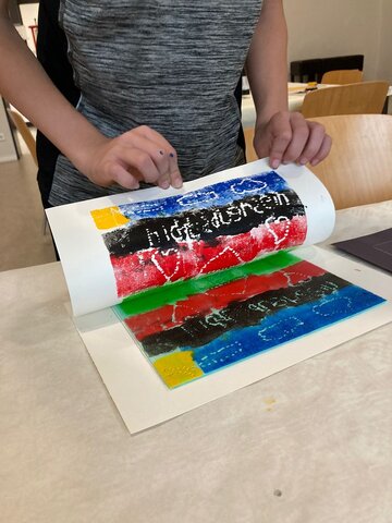 Kreativ werden Schülerinnen und Schüler während der Osterferien mit dem Kulturrucksack.