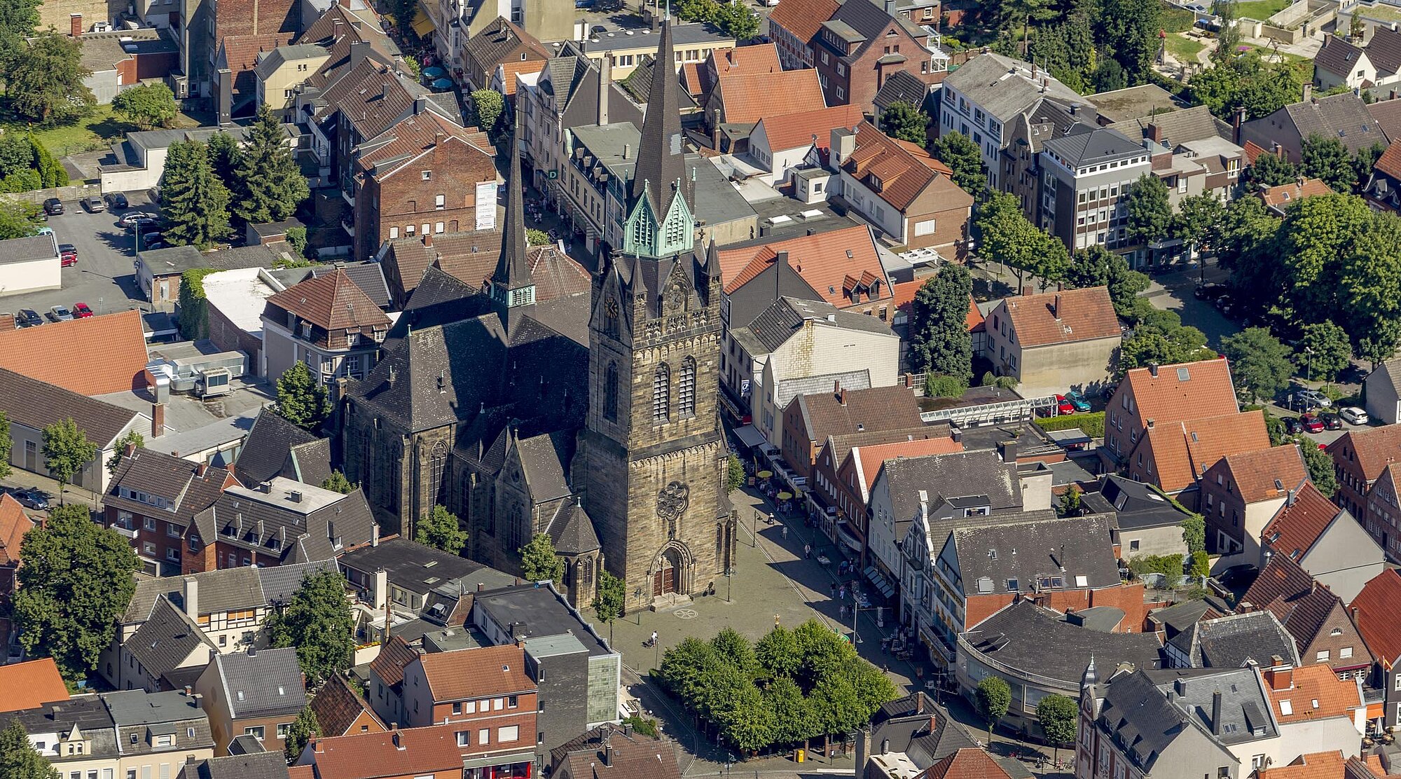 Luftbild: Marienkirche mit Marienplatz