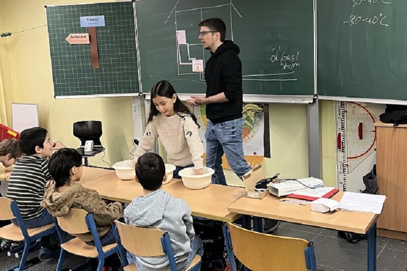 Kinder an der Albert-Schweitzer-Grundschule wissen, wie man richtig lüftet