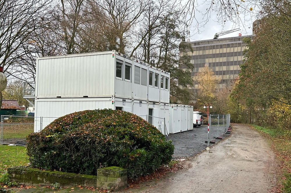 Baustellencontainer kündigen den Start des Bürgerforums an