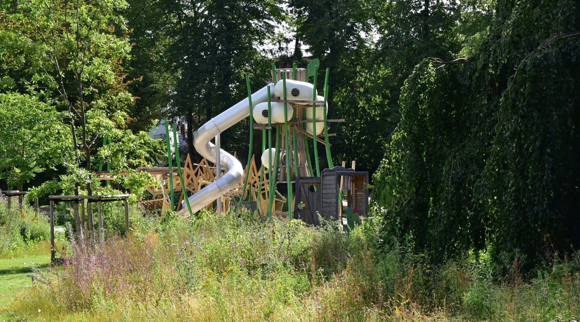 Foto: Spielgerät im Grünen