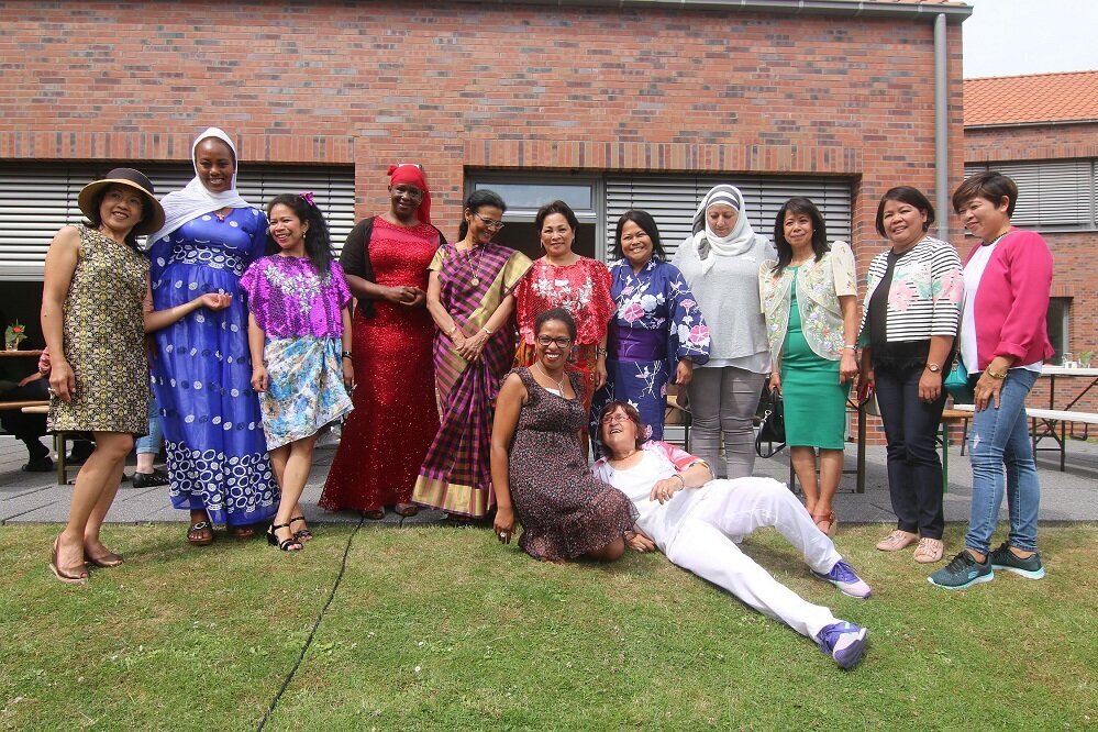 Frühstücksfrauen feiern Sommerfest für die ganze Familie