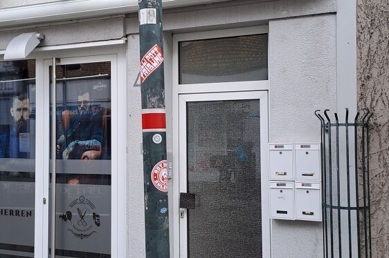 Nach Putzaktion in der Fußgängerzone: Graffiti und Aufkleber zurück