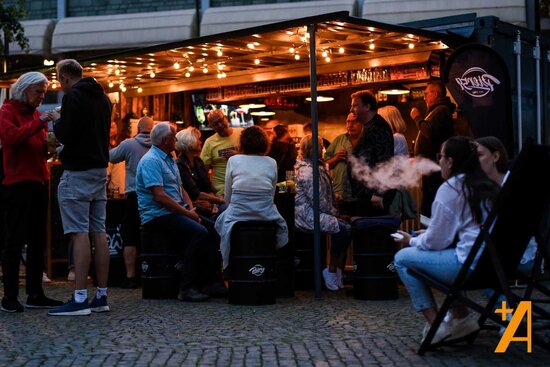 Bar Menschen draußen
