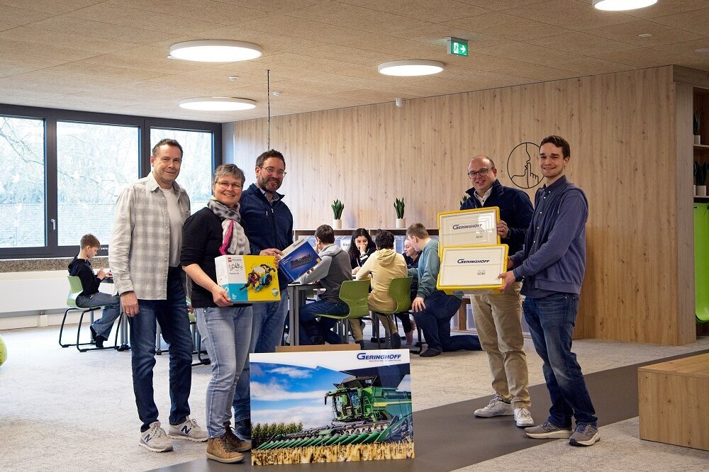 Therese-Münsterteicher Gesamtschule freut sich über Spende für ihre Lego-Robotik AG
