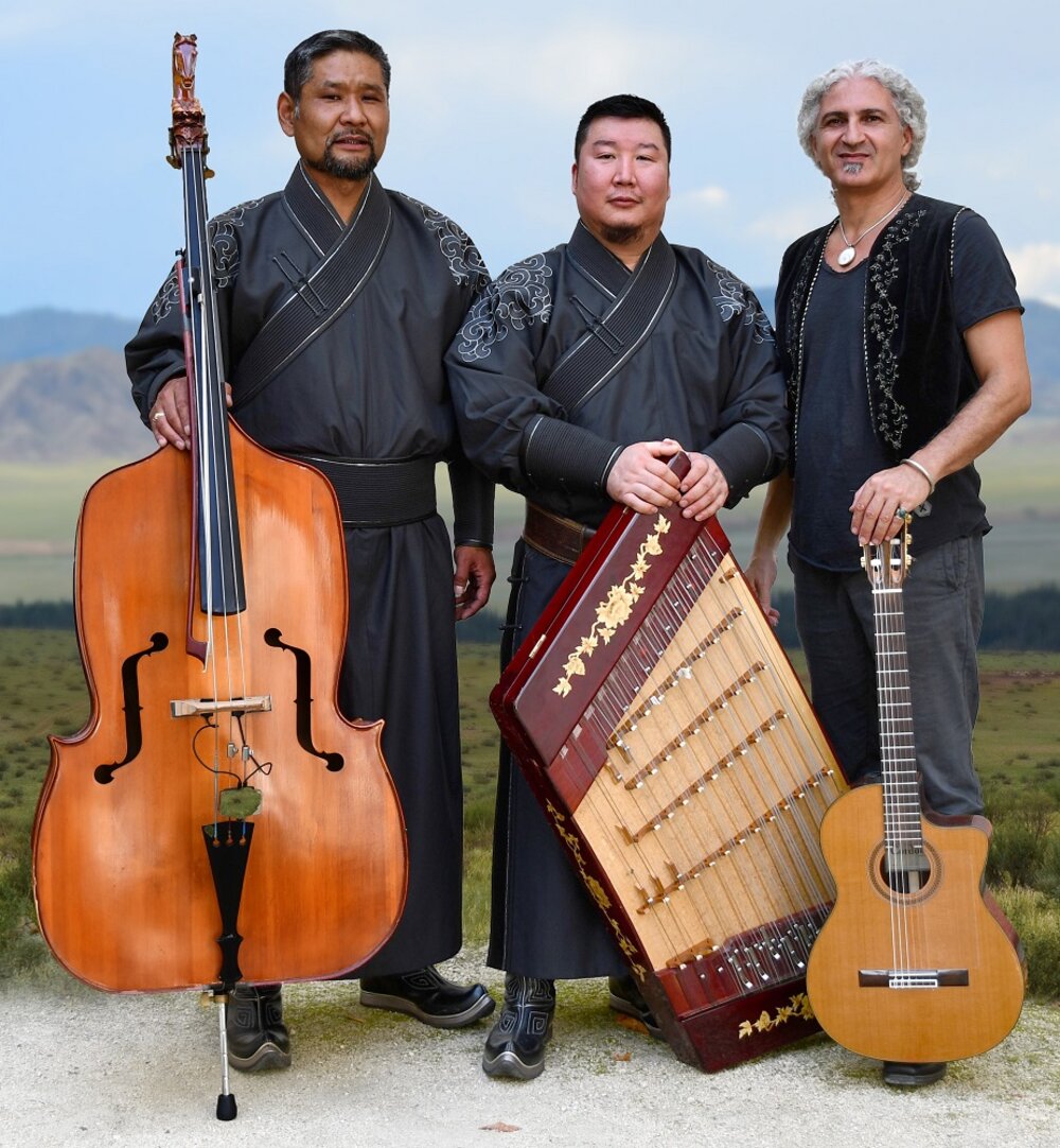 Foto: Sedaa - Gruppenbild mit Instrumenten