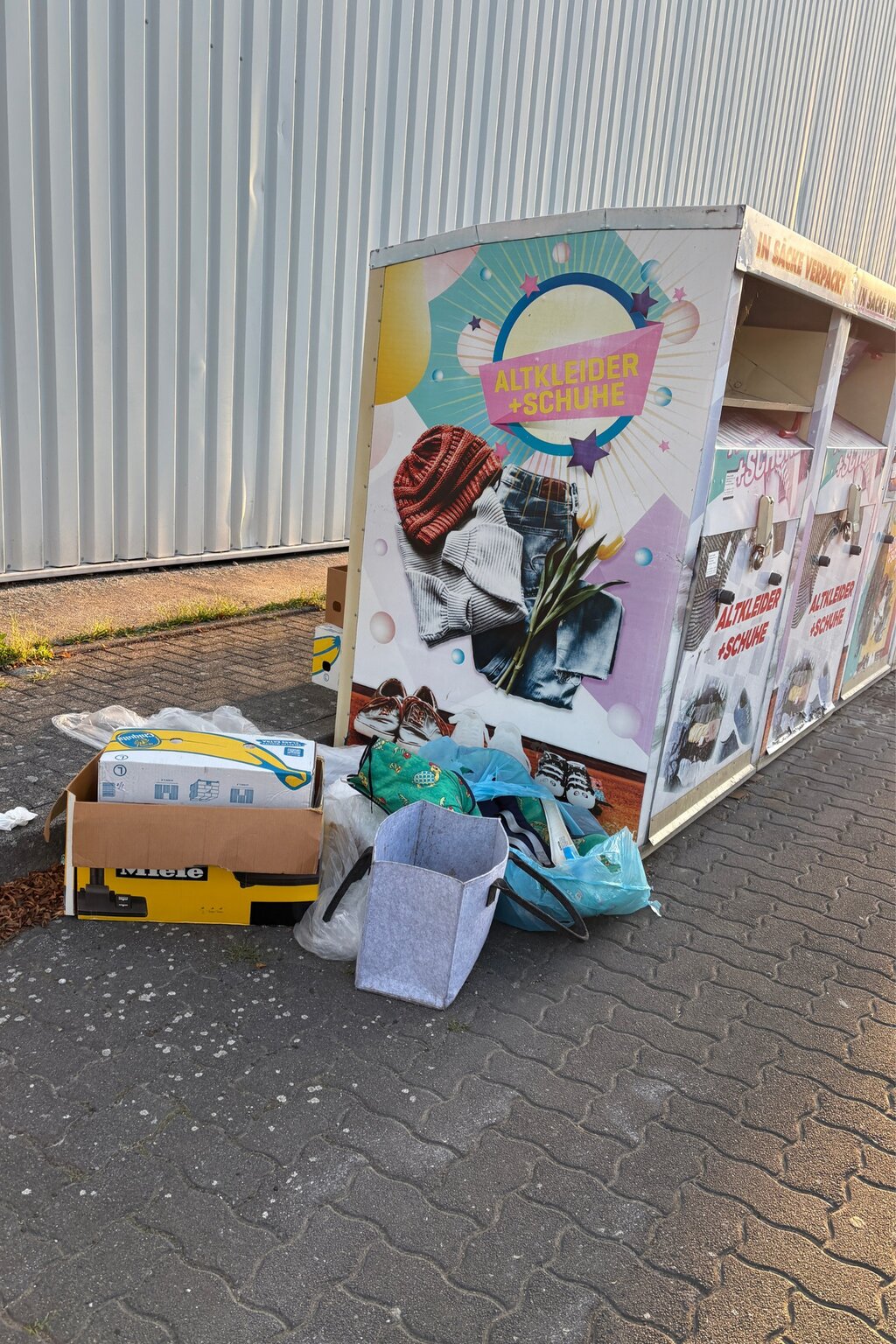 Containerstandorte werden mittlerweile regelmäßig für andere Abfälle genutzt