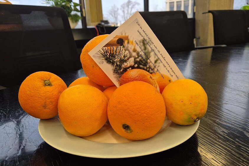 Faire Orangen machen Geschmack auf Weihnachten