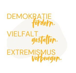 Foto: Text "Demokratie fördern - Vielfalt gestalten - Extremismus vorbeugen"