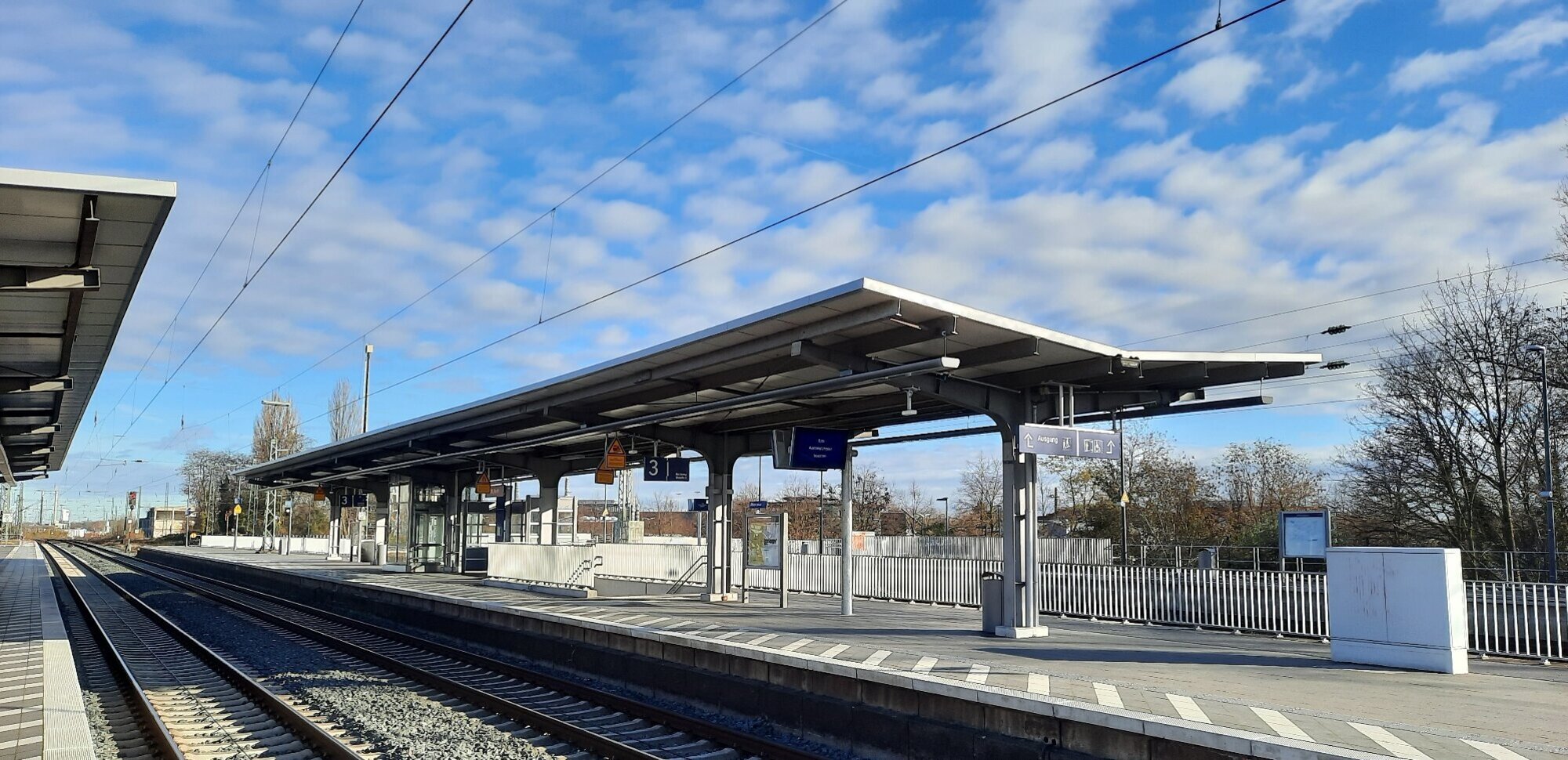 Foto: Ahlener Bahnhof mit Blick über die Gleise