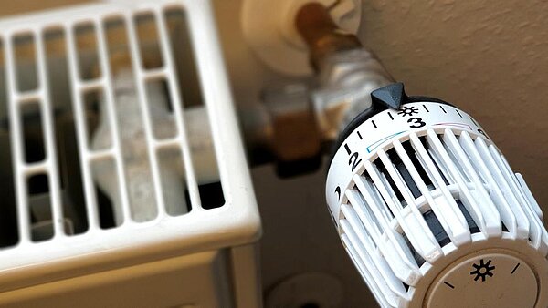 Foto: Heizung mit Thermostat