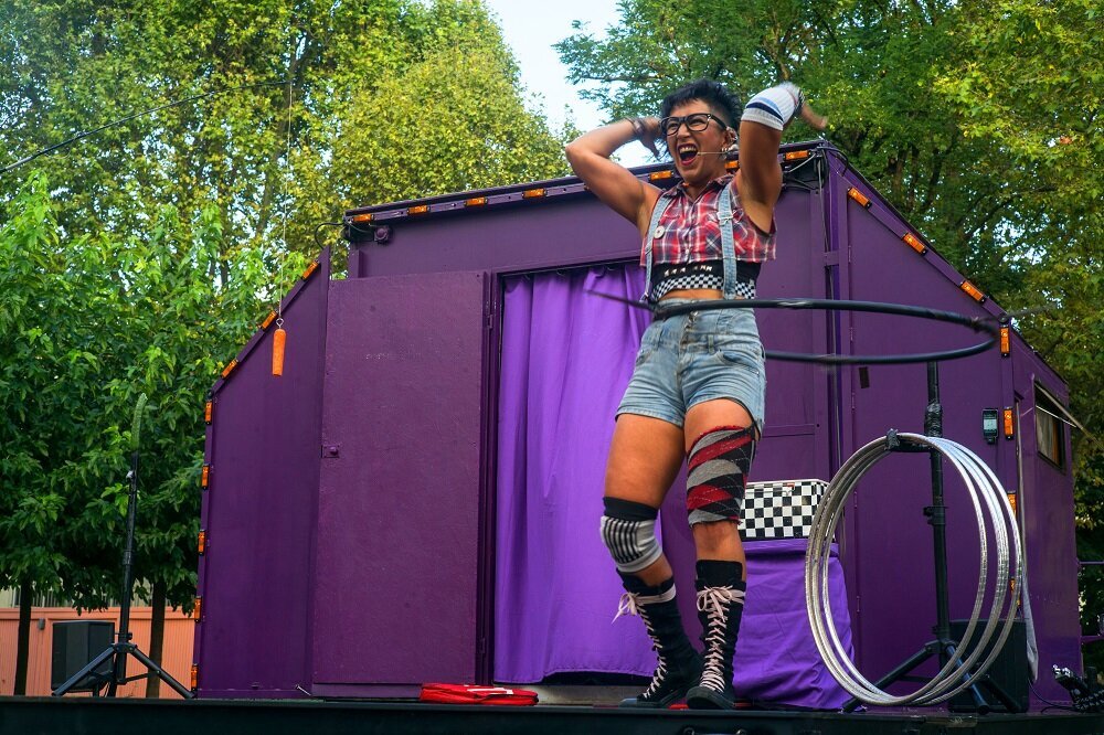 Einzigartiger Tralla City-Zirkus auf dem Marktplatz 