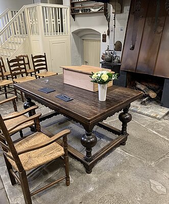 Foto: Tisch für die Trauungen im Heimatmuseum