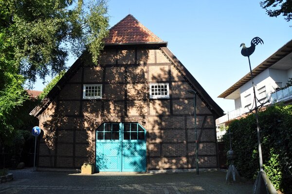 Foto: Frontseite Heimatmuseum mit Hahn
