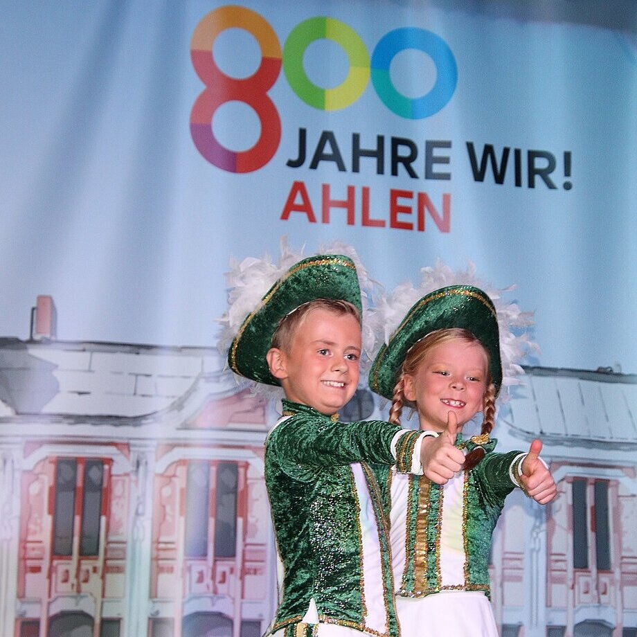 2023-11-18 Tanzsportabteilung DJK Vorwärts 19 Ahlen mit Toni und Thilda