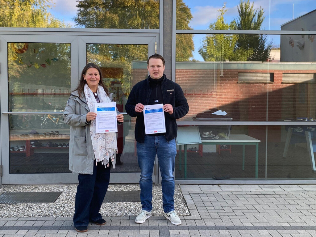 Simon Büscher und Petra Prosoparis laden für den 23. Oktober zum ersten Plaudertisch im Ahlener Westen in die Martinschule ein.