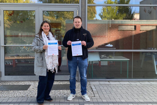 Simon Büscher und Petra Prosoparis laden für den 23. Oktober zum ersten Plaudertisch im Ahlener Westen in die Martinschule ein.