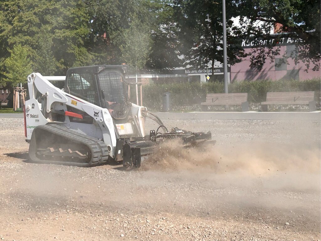 Noch prägen Staub und Baumaschinen das Bild auf dem Dr.-Paul-Rosenbaum-Platz.