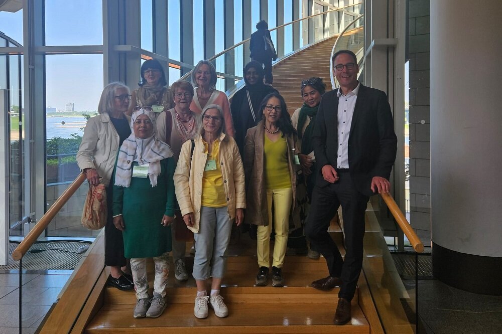 Ahlener IFF-Frauen zu Besuch im Landtag